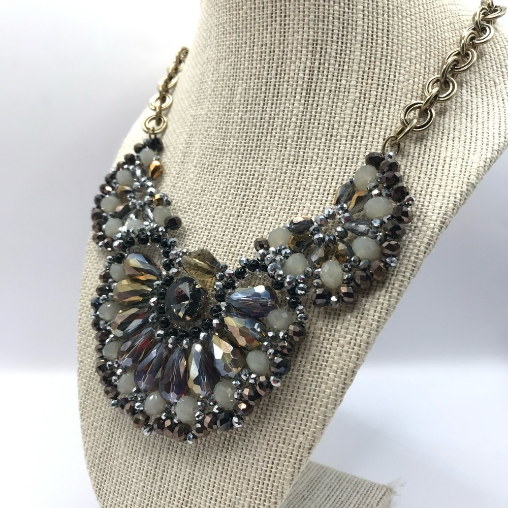 Elegant Multicolor Beaded Statement Necklace - Picture 4 of 8